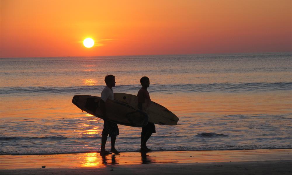 Surf sur les spots de Vendée - Sports nautiques à Saint Gilles