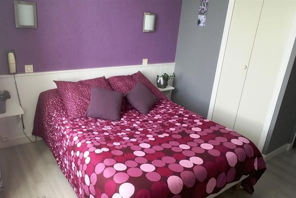 Chambre "standard" pour 2 avec lit double - Hôtel St Gilles Croix de Vie (85)