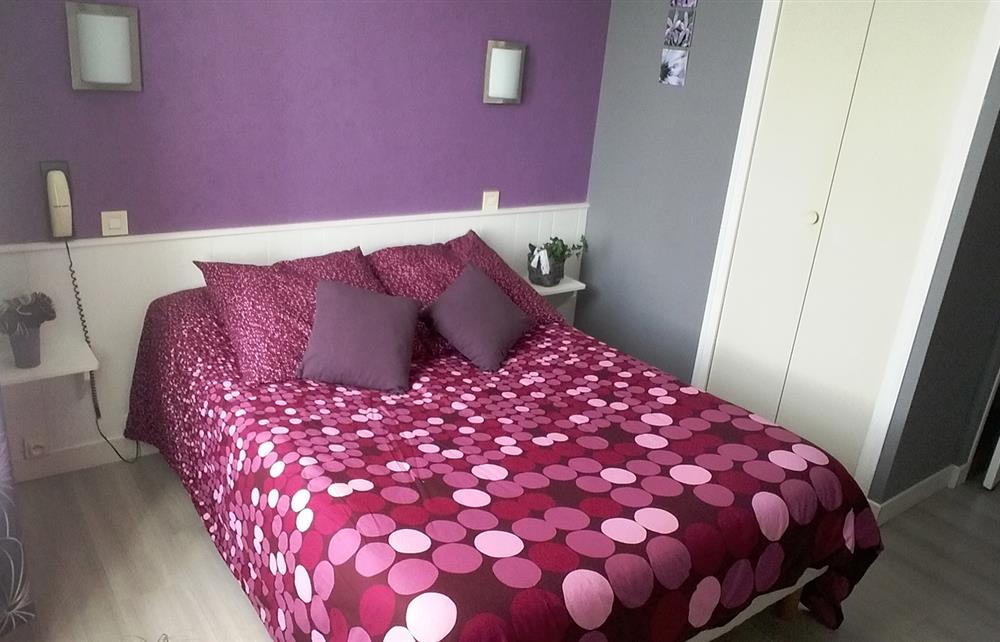 Chambre "standard" pour 2 avec lit double - Hôtel St Gilles Croix de Vie (85)