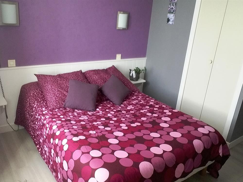 Chambre "standard" pour 2 avec lit double - Hôtel St Gilles Croix de Vie (85)