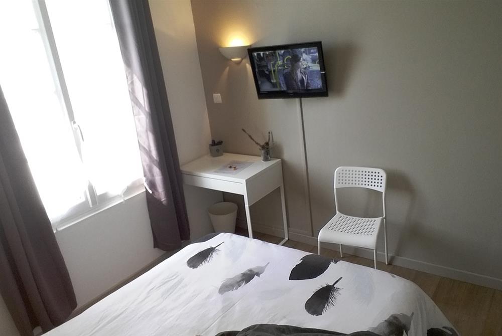 Chambre "standard" pour 2 avec lit double - Hôtel St Gilles Croix de Vie (85)