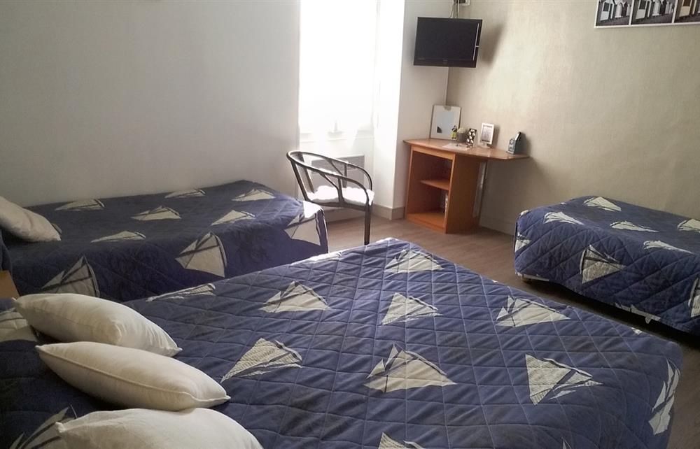 chambre familiale - hotel st gilles croix de vie