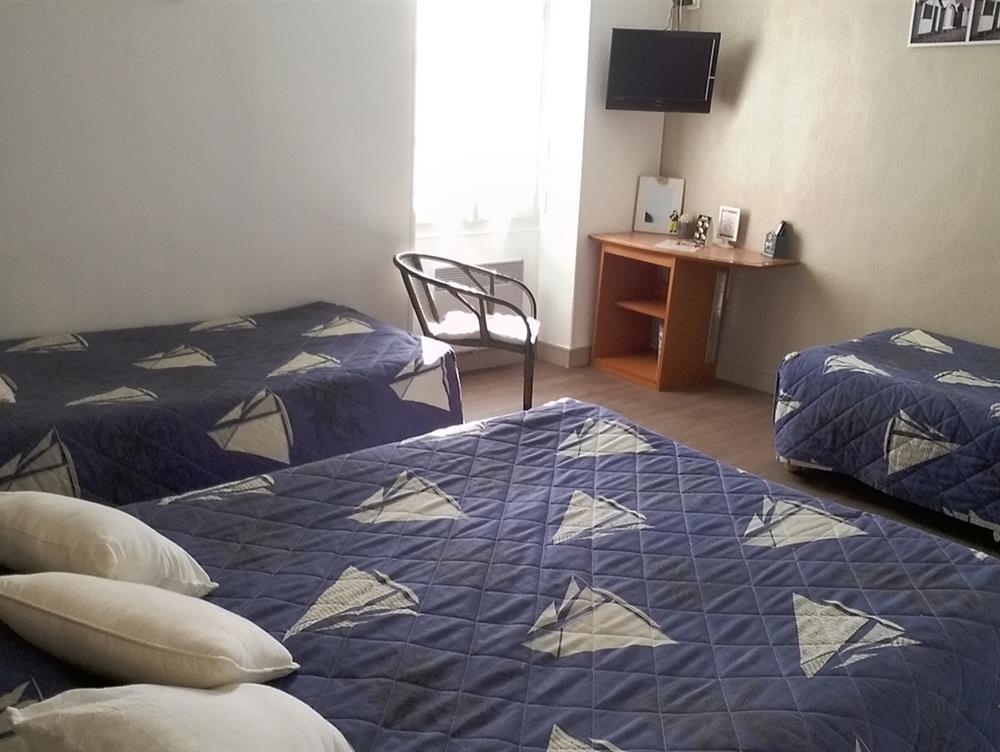 chambre familiale - hotel st gilles croix de vie