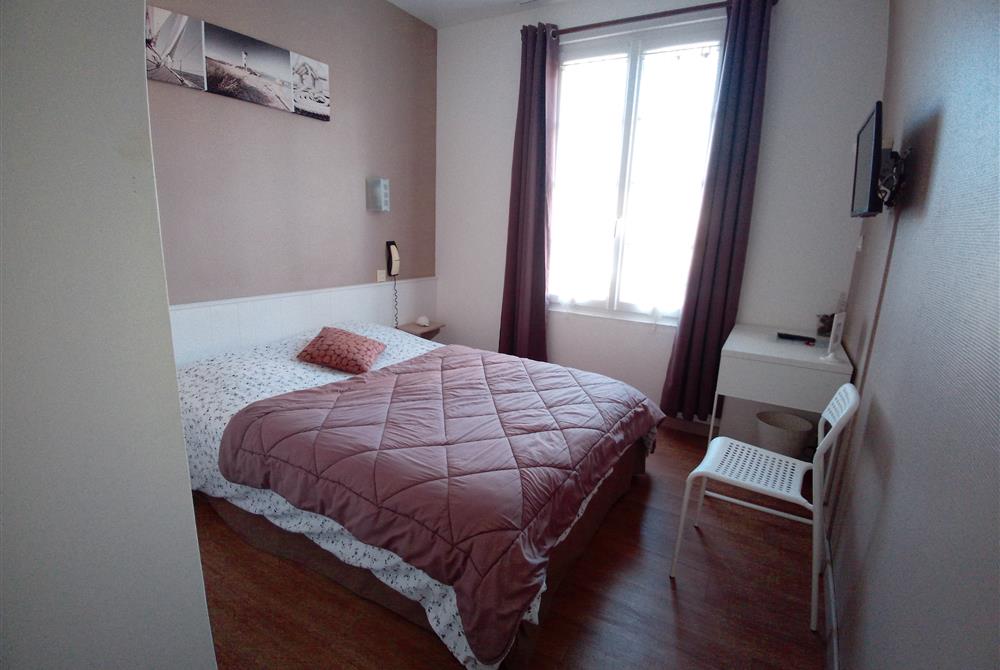 Chambre "standard" pour 2 avec lit double - Hôtel St Gilles Croix de Vie (85)