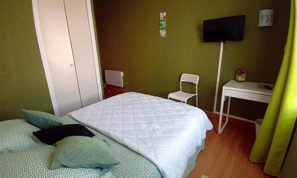 Chambre "standard" pour 2 avec lit double - Hôtel St Gilles Croix de Vie (85)