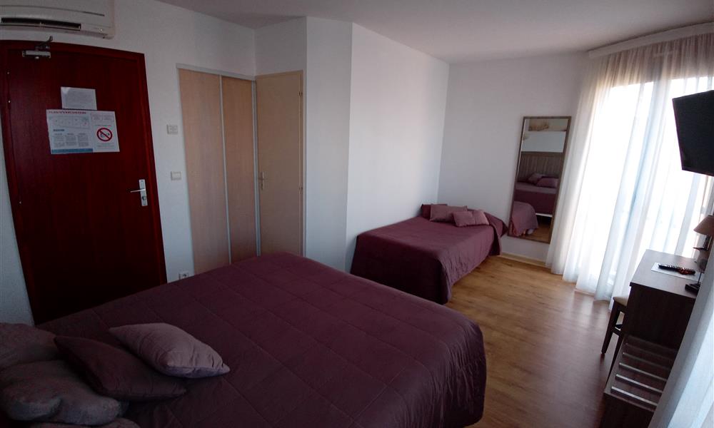 Chambre triple confort - Hôtel St Gilles Croix de Vie