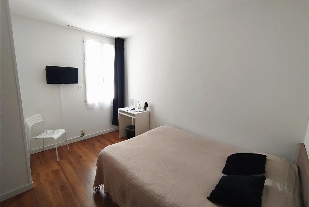 Chambre basic Hôtel La Sterne ** St Gilles