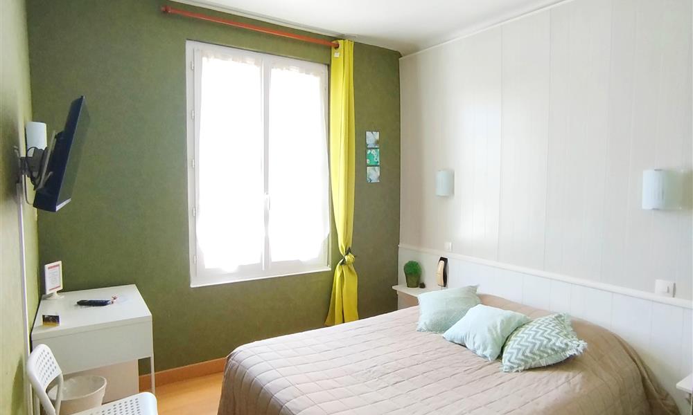 Chambre "standard" pour 2 avec lit double - Hôtel St Gilles Croix de Vie (85)