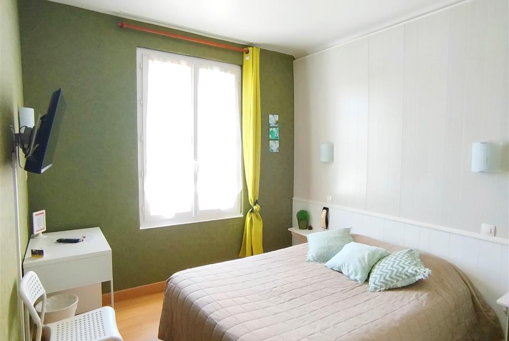 Chambre "standard" pour 2 avec lit double - Hôtel St Gilles Croix de Vie (85)