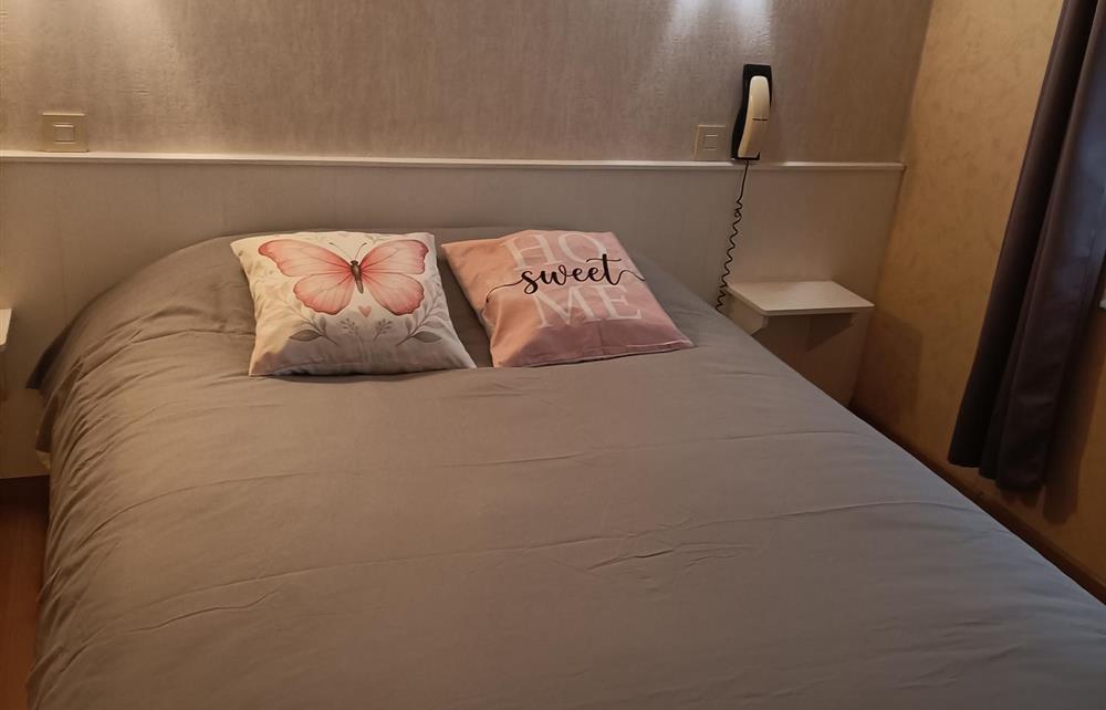 Chambre "standard" pour 2 avec lit double - Hôtel St Gilles Croix de Vie (85)