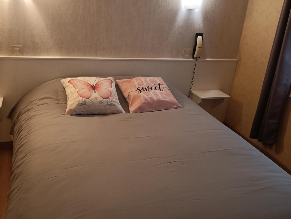 Chambre "standard" pour 2 avec lit double - Hôtel St Gilles Croix de Vie (85)