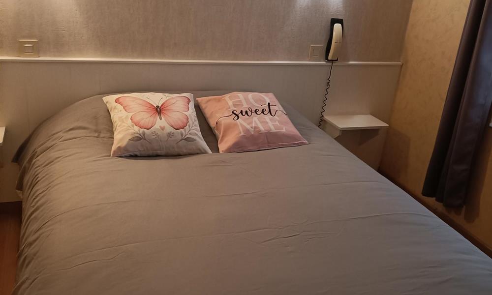 Chambre "standard" pour 2 avec lit double - Hôtel St Gilles Croix de Vie (85)