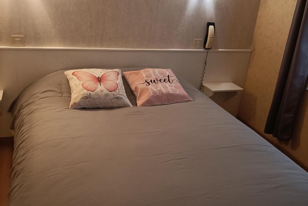 Chambre "standard" pour 2 avec lit double - Hôtel St Gilles Croix de Vie (85)